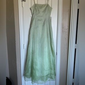 Elegant Ombré Green Vintage Evening Gown